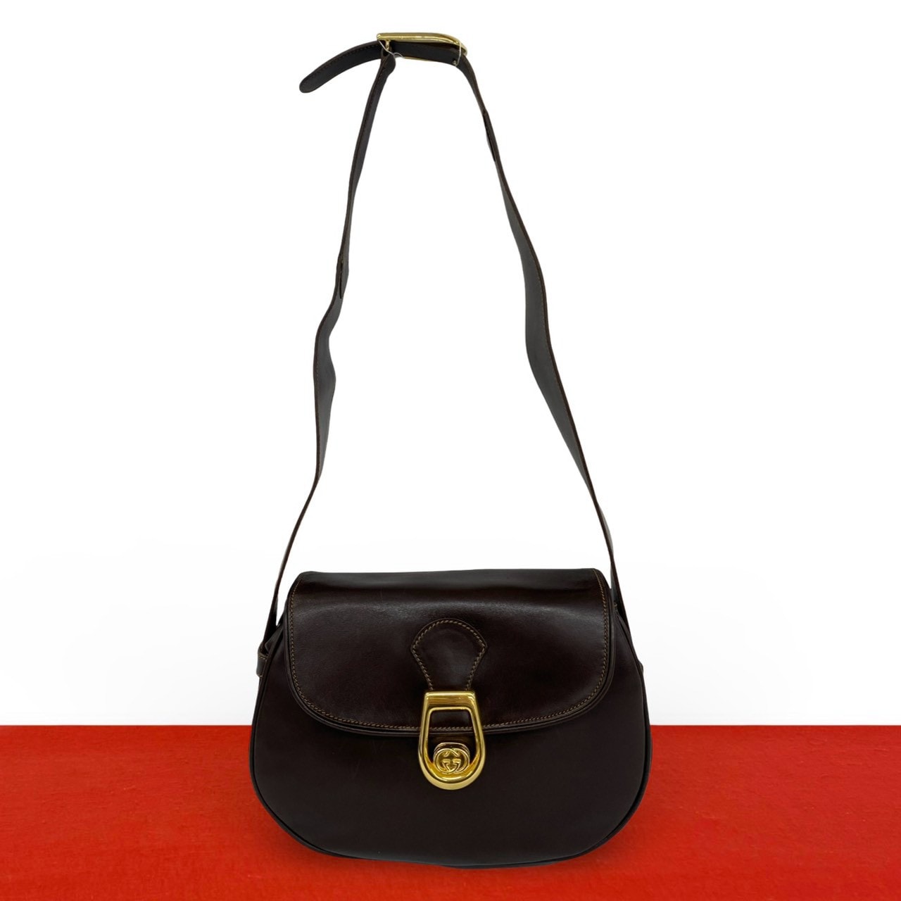 GUCCI グッチ GG ロゴ 金具 レザー ショルダーバッグ ブラウン
 42857