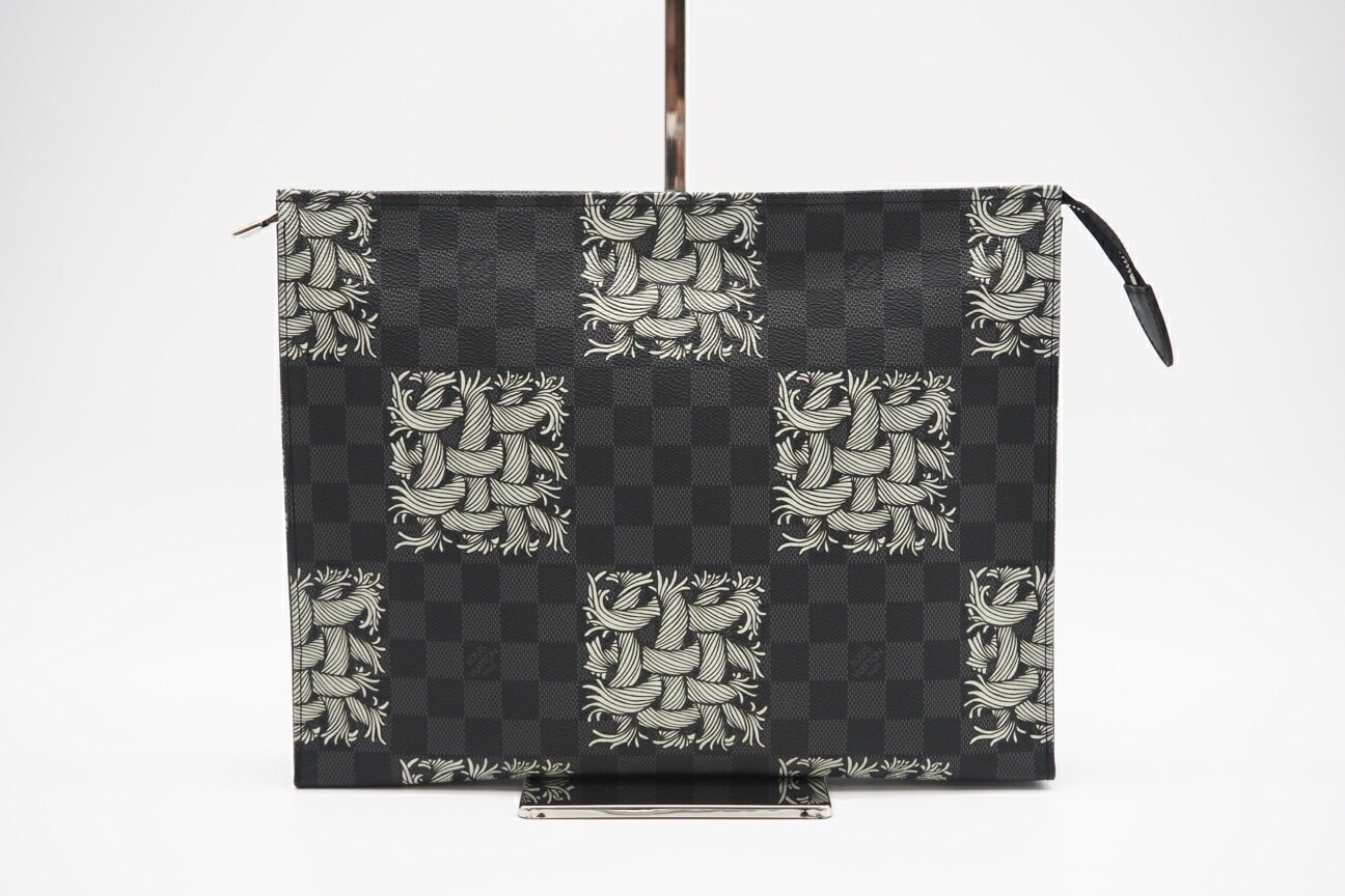 美品 LOUIS VUITTON ルイ・ヴィトン グラフィット ポシェット ヴォワヤージュ クリストファーネメス N61234 クラッチバッグ グレー ホワイト コーティングキャンバス メンズ