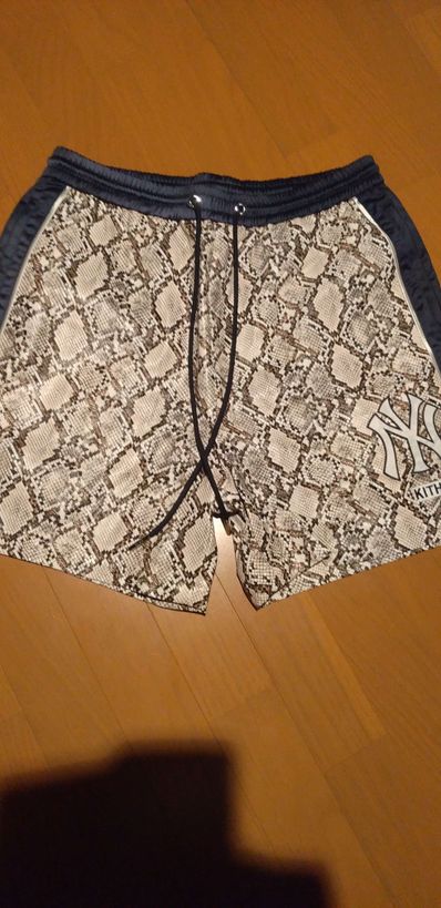 Kith NEW YORK YANKEES ACTIVE SHORT "Beige Navy"