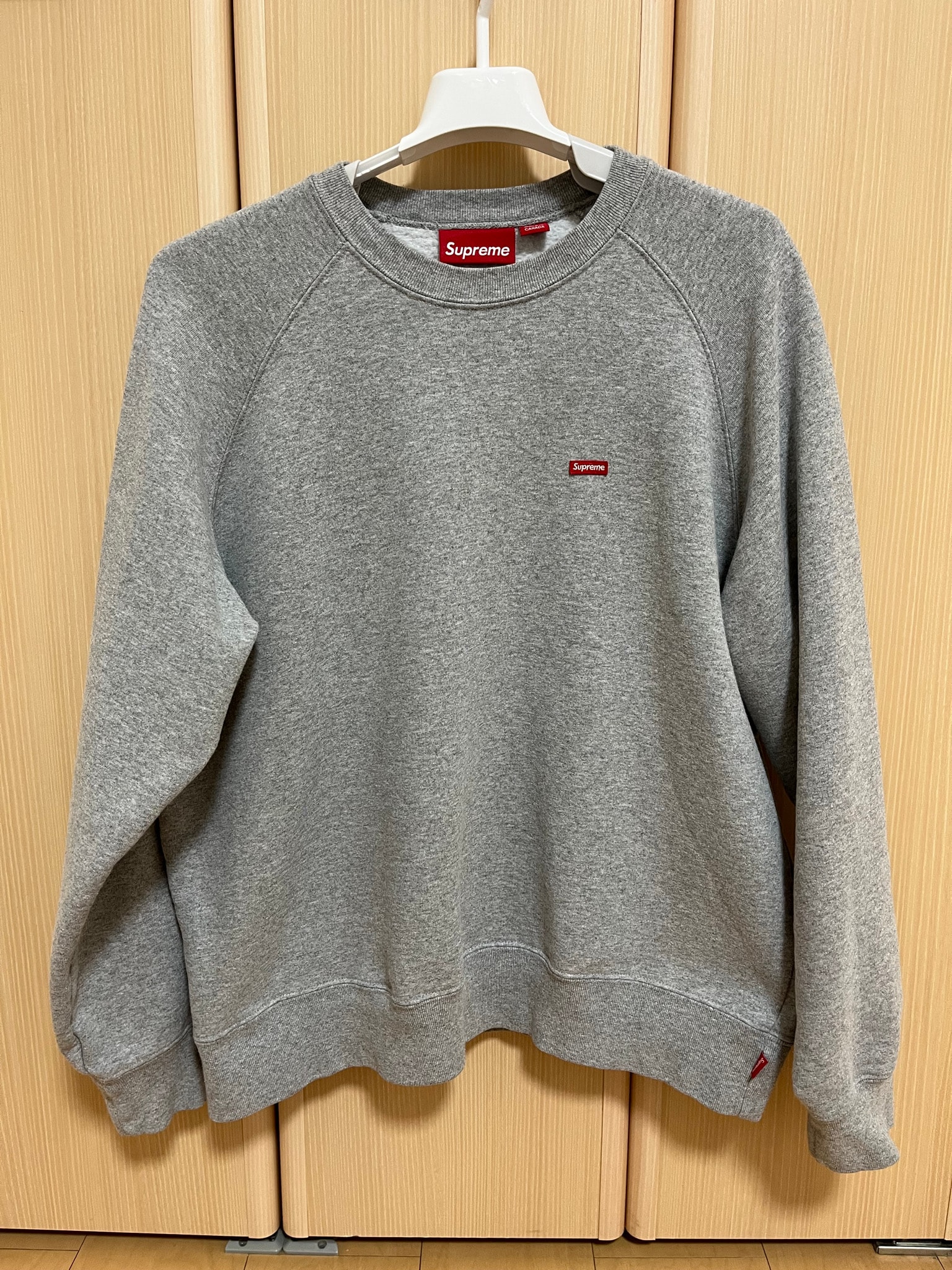 Supreme Small Box Raglan Crewneck "Heather Grey"