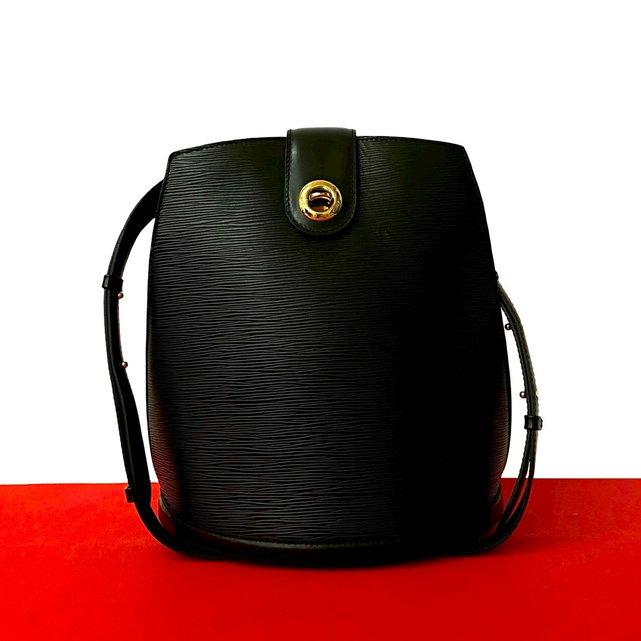 LOUIS VUITTON ルイヴィトン クリュニー エピ エピレザー ショルダーバッグ ブラック
19952