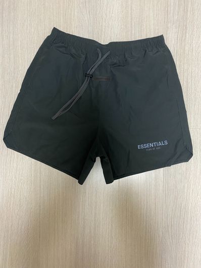 FEAR OF GOD ESSENTIALS Volley Short "Black/Stretch Limo"