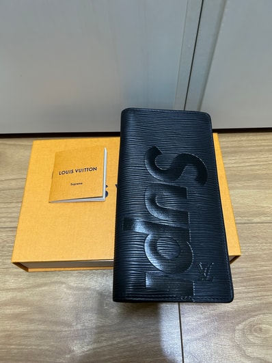 Supreme / Louis Vuitton Epi Portefeuille Brazza "Noir"