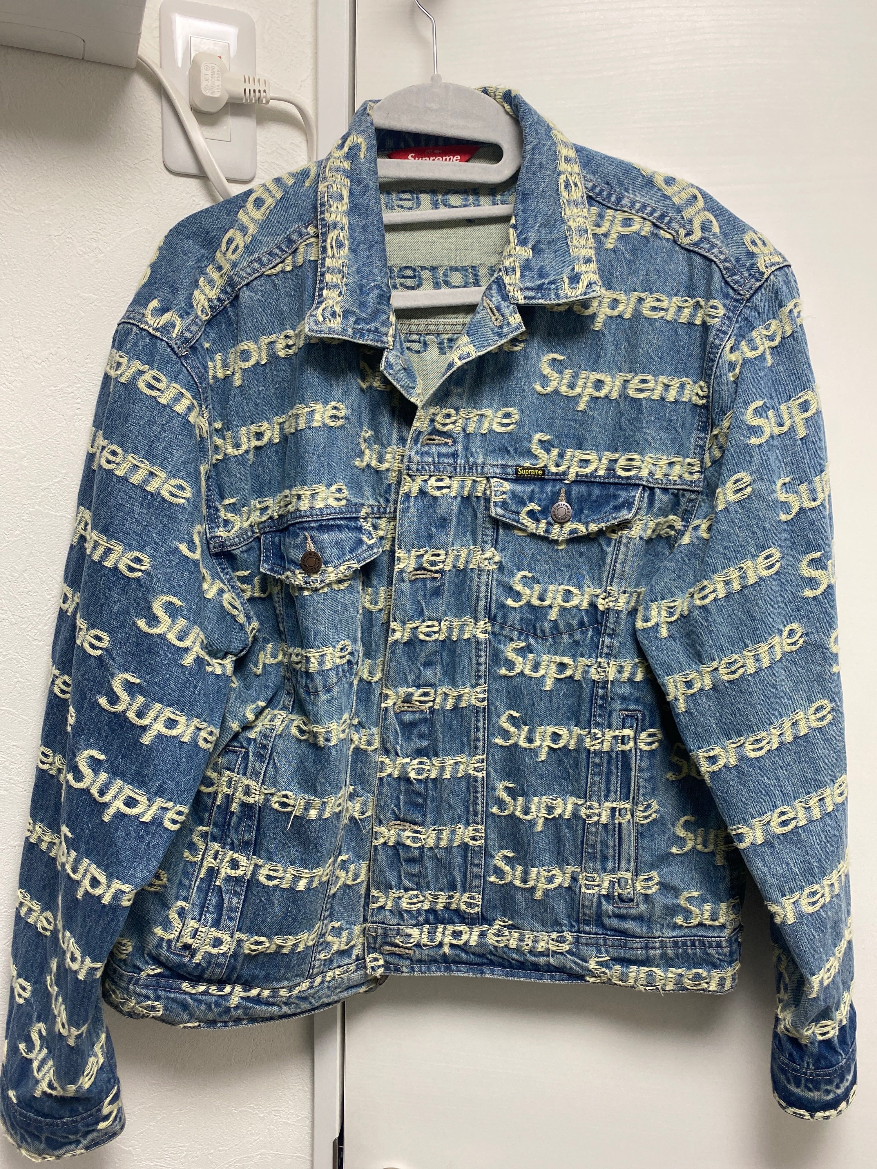 Supreme Frayed Logos Denim Trucker Jacket "Blue"