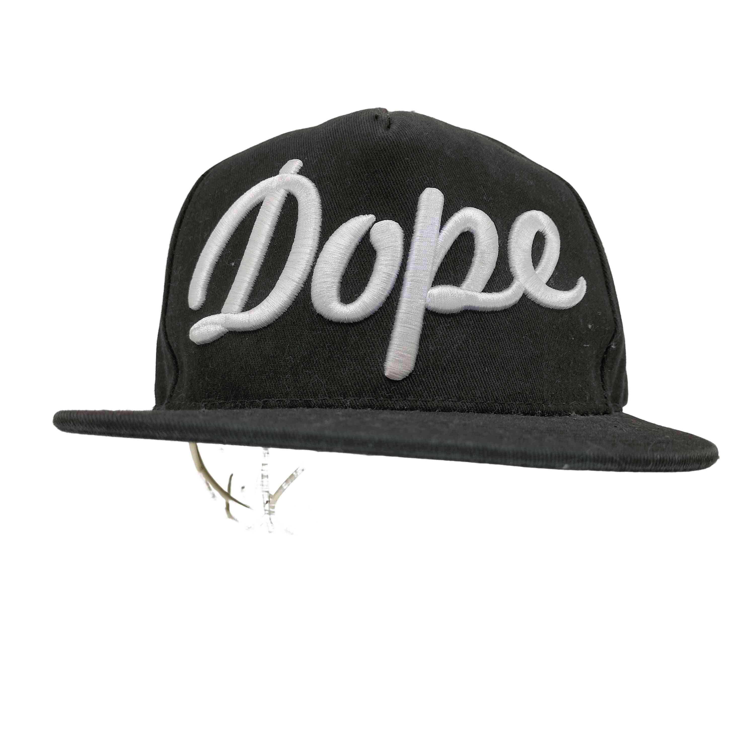 DOPE刺繍 6パネルキャップ【1139635344742】