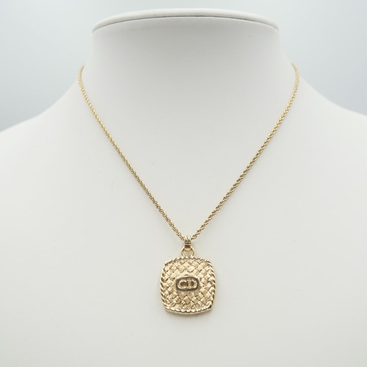Christian Dior(クリスチャン ディオール)CDロゴ ヴィンテージ ネックレス スクエア 編み込みモチーフ ゴールドカラー レディース【中古】