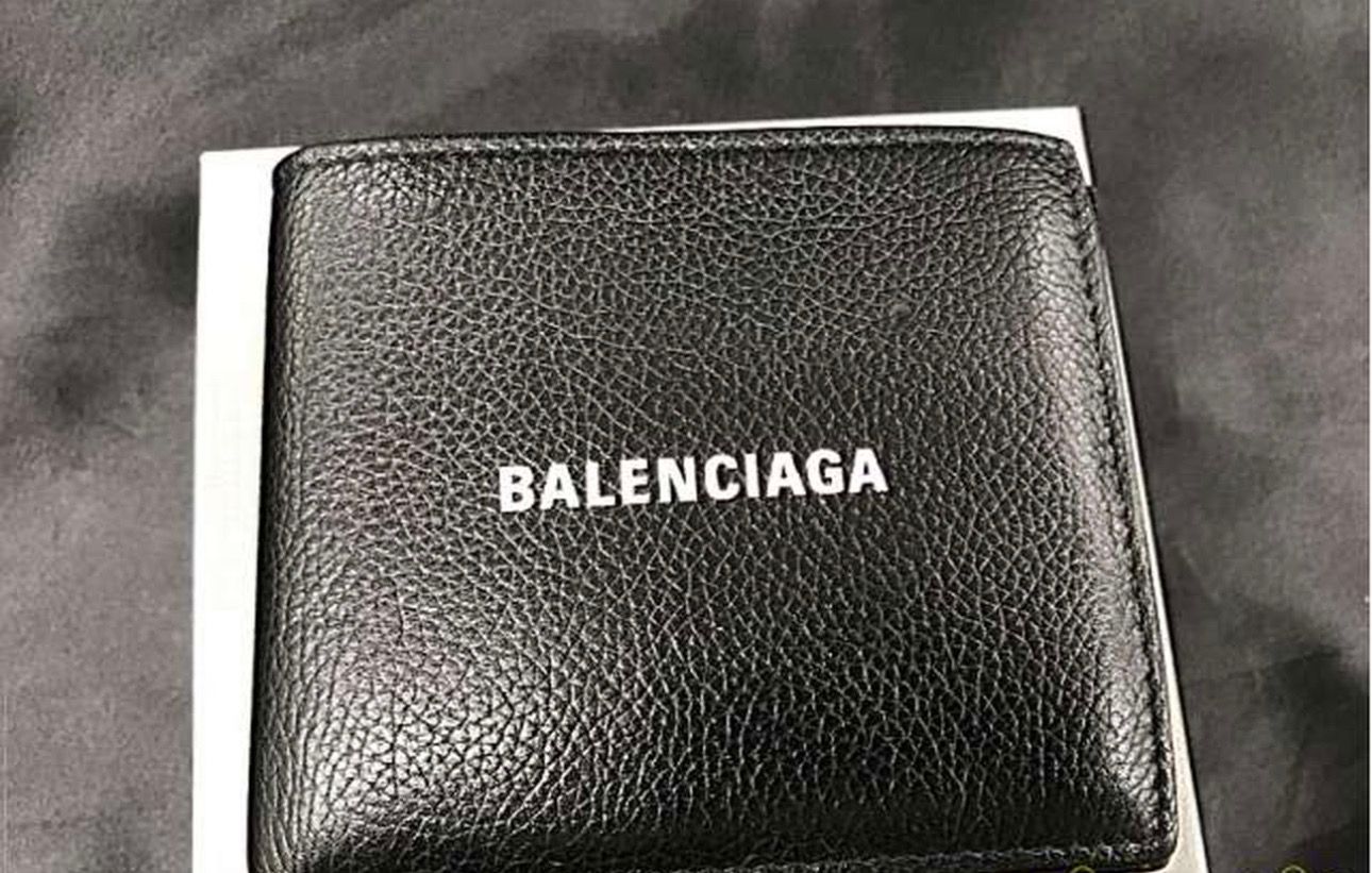 BALENCIAGA