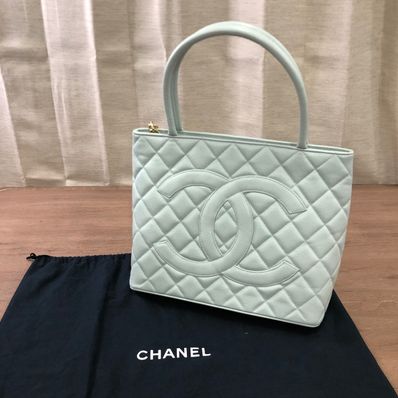 CHANEL Matelasse Caviar Skin Tote "White"