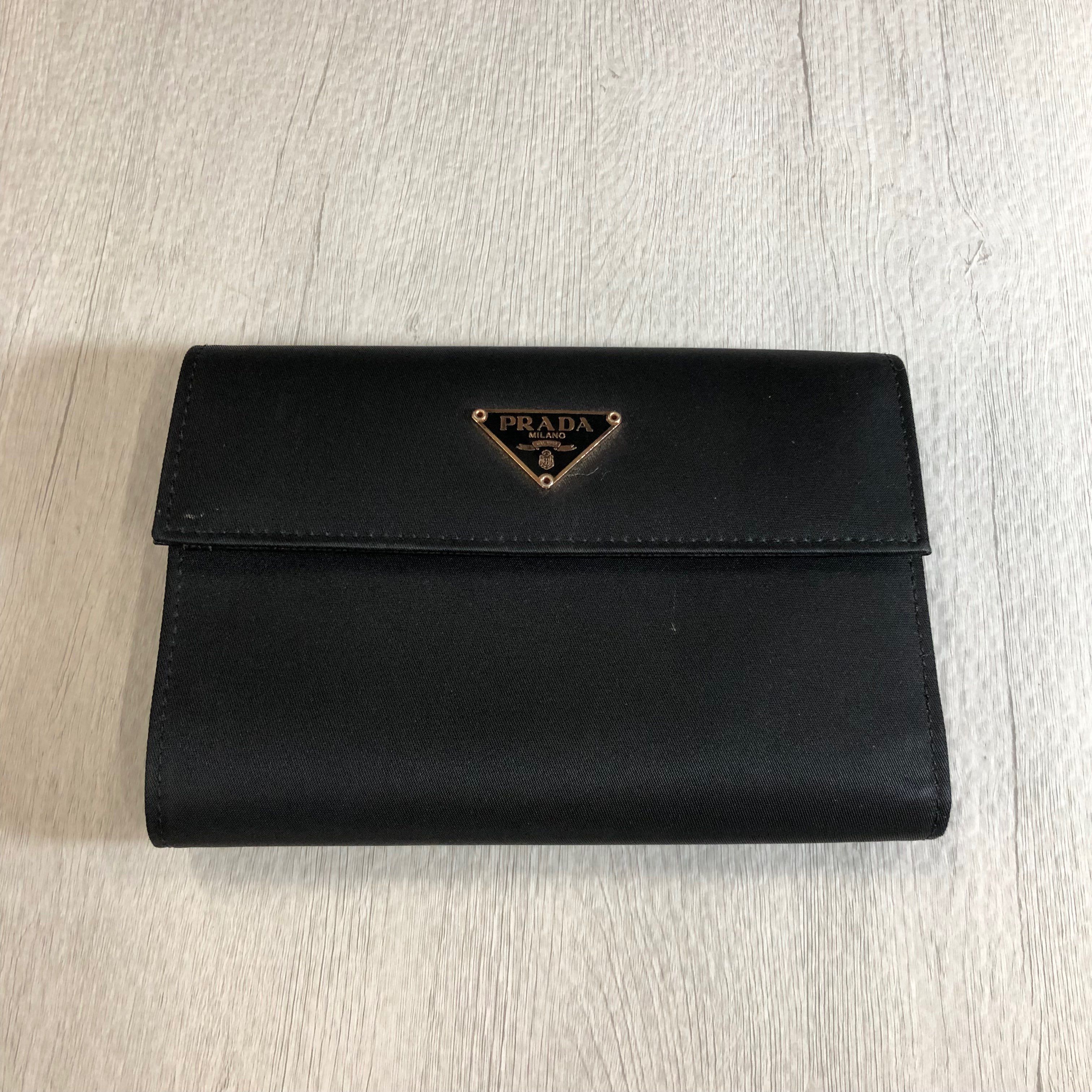 プラダ 財布