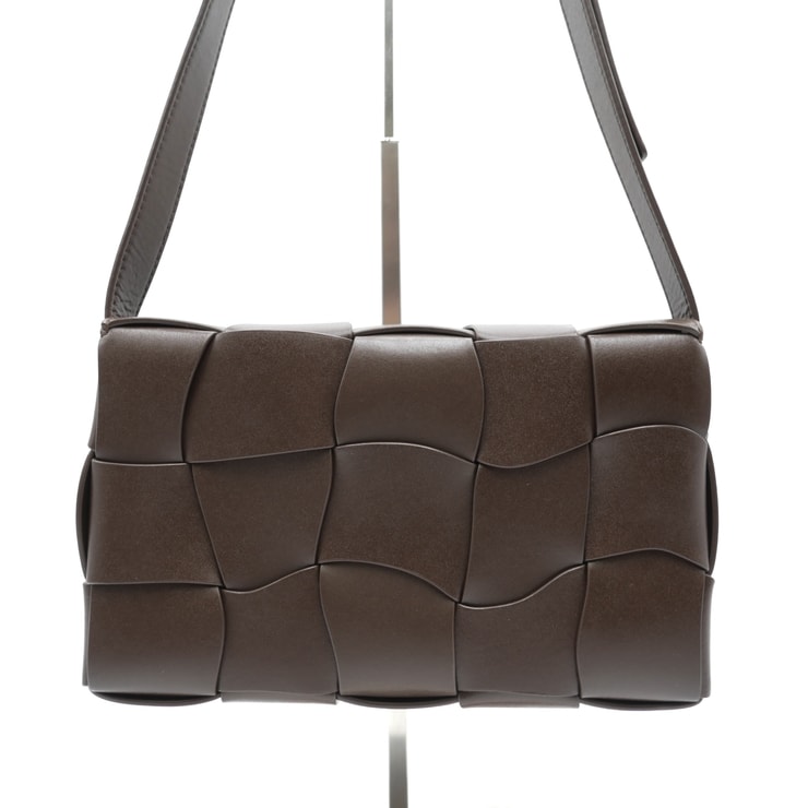 BOTTEGA VENETA(ボッテガヴェネタ)マキシイントレチャート ショルダーバッグ ブラウン レザー レディース 斜め掛け【中古】