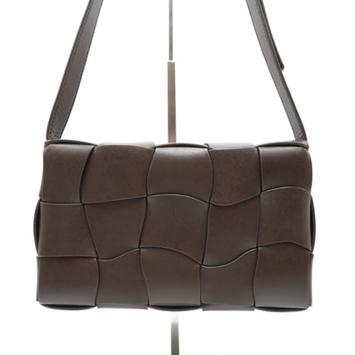 BOTTEGA VENETA(ボッテガヴェネタ)マキシイントレチャート ショルダーバッグ ブラウン レザー レディース 斜め掛け【中古】