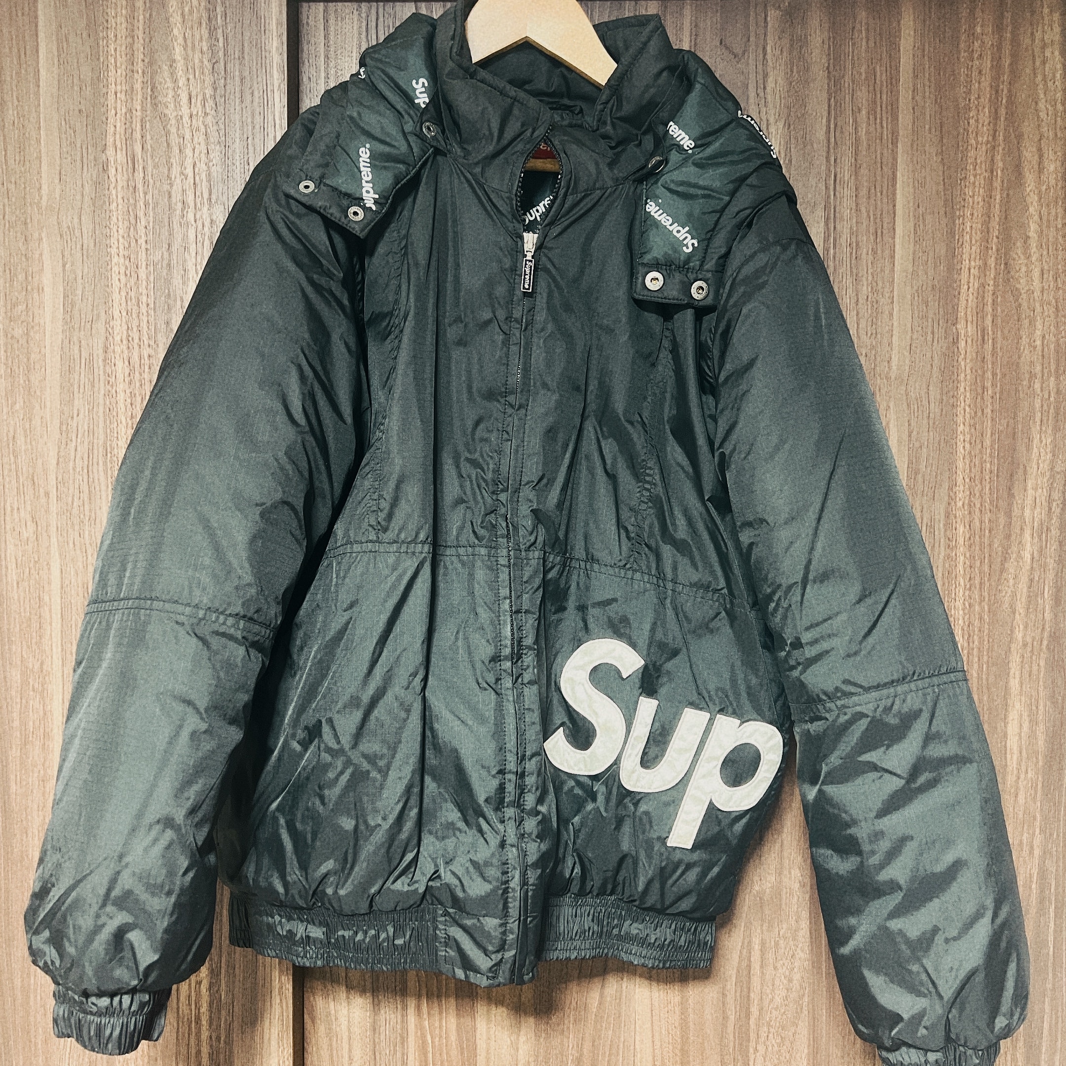 Supreme Sideline Side Logo Parka "Black"