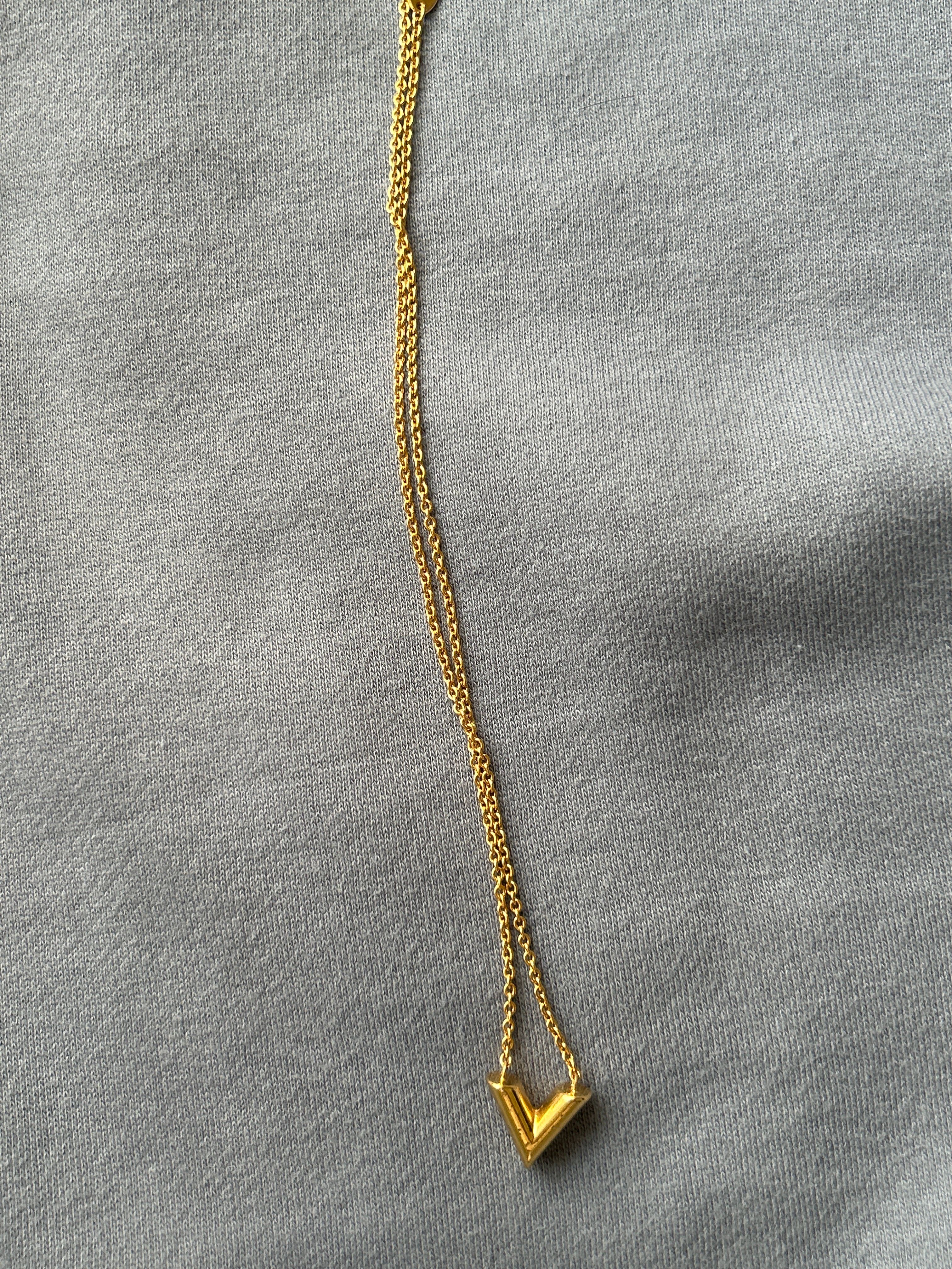 Louis Vuitton Essential V Necklace "Gold"