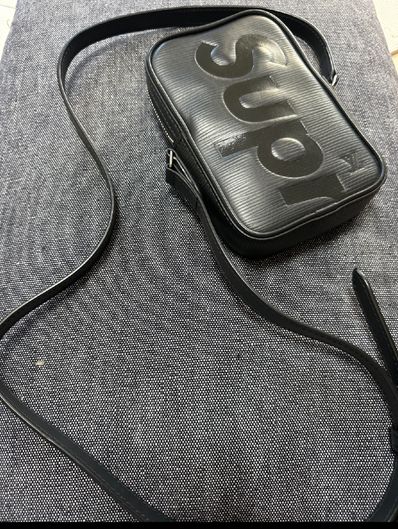 Louis Vuitton x Supreme Epi Danube PPM "Noir"