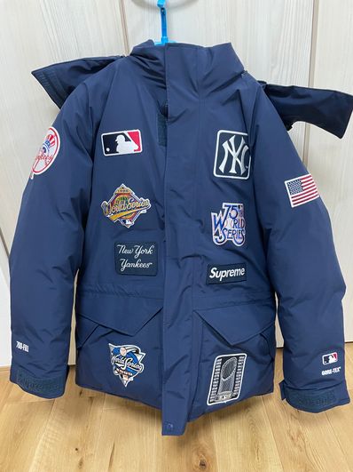 Supreme / New York Yankees GORE TEX 700-Fill Down Jacket "Navy"