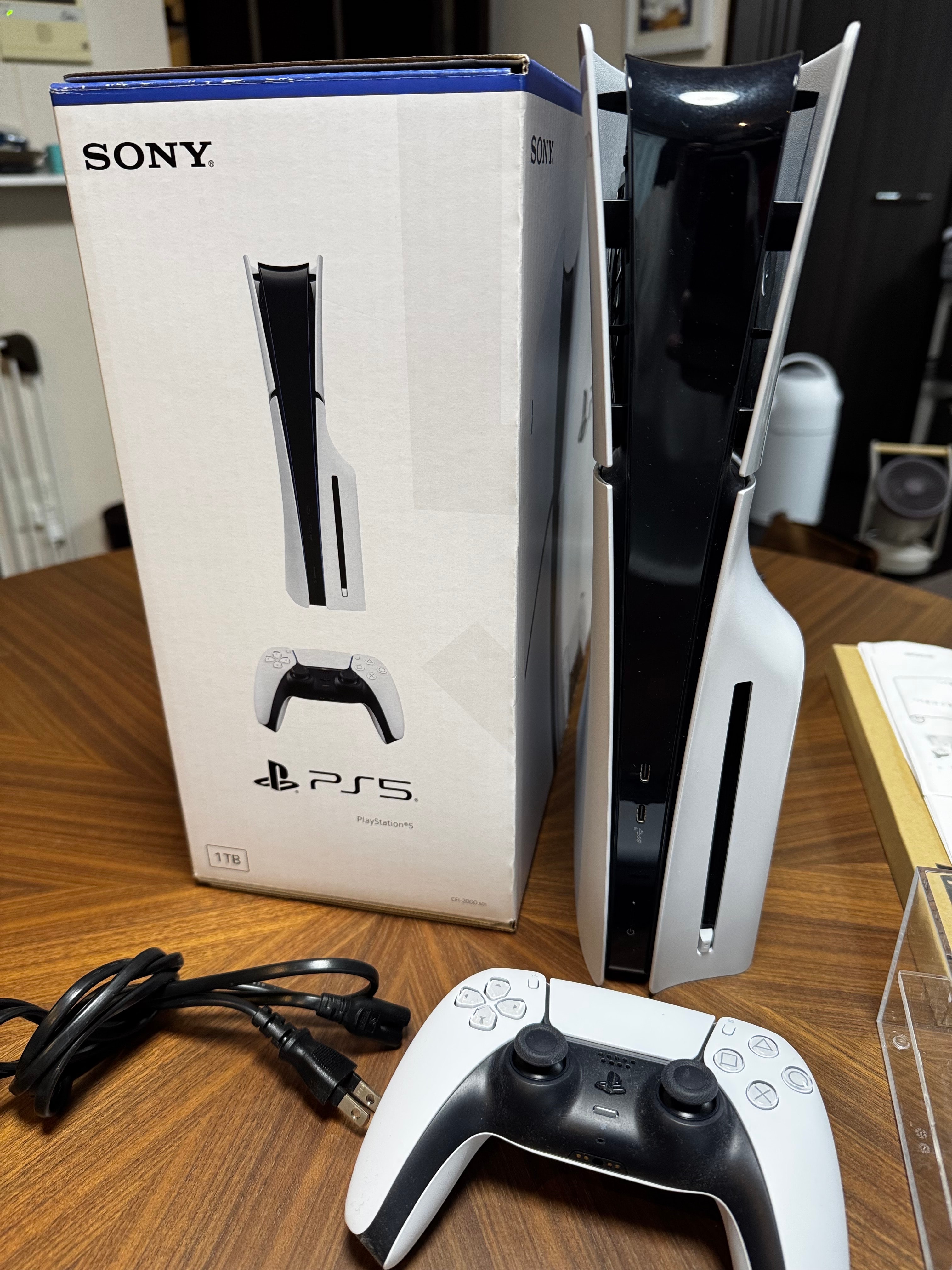 SONY PlayStation 5 (PS5) With Ultra HD Blu-ray Disc Drive [CFI-2000A01]