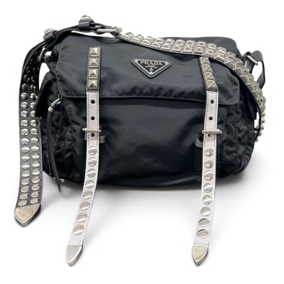 PRADA 希少 極美品 プラダ トライアングルロゴ ナイロン スタッズ メッセンジャーバッグ ショルダーバッグ 1BD118 レザー ブラック シルバー 三角プレート ロゴプレート Aランク 鑑定済 中古 プラダバッグ