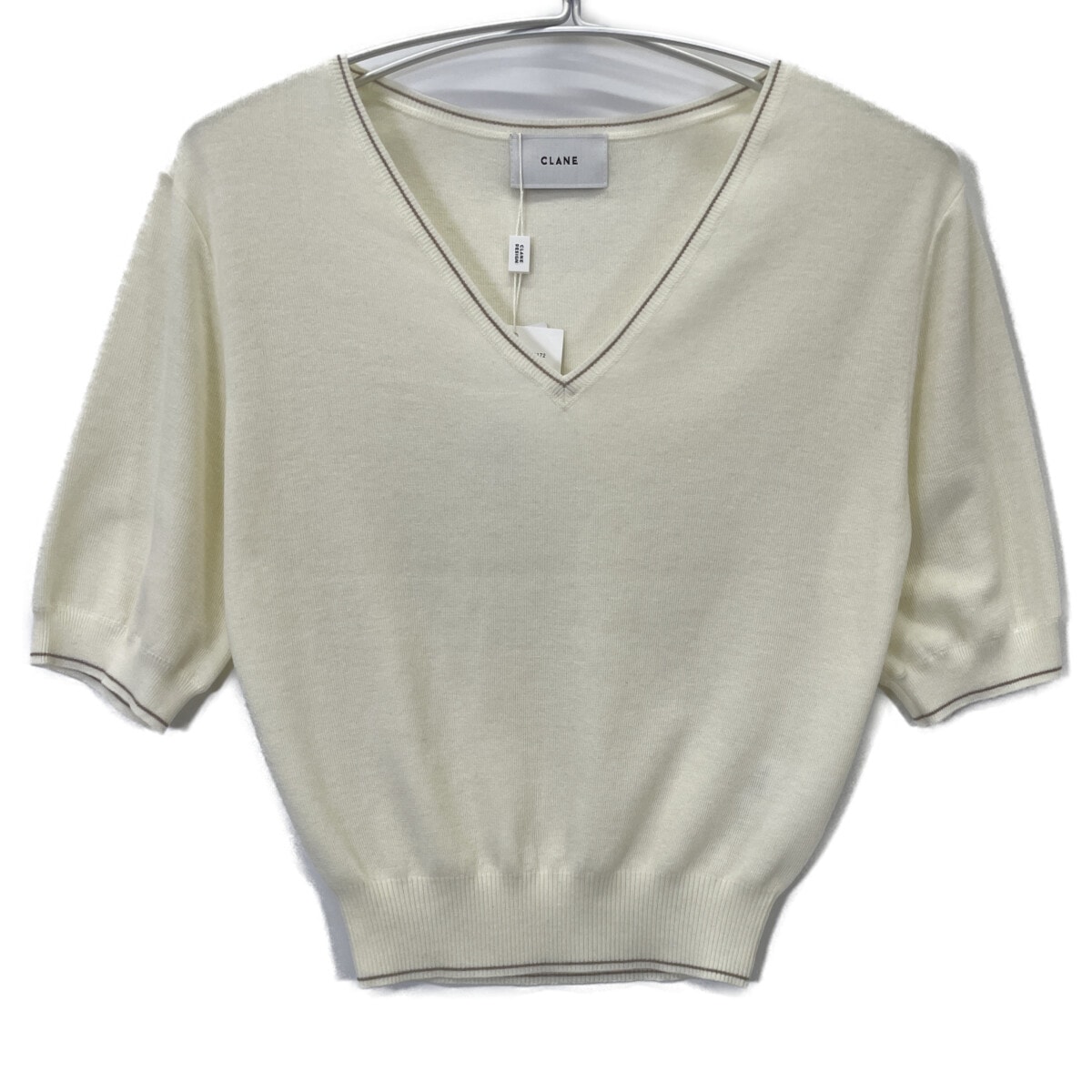 クラネ アイボリー  Vネック ニット 2