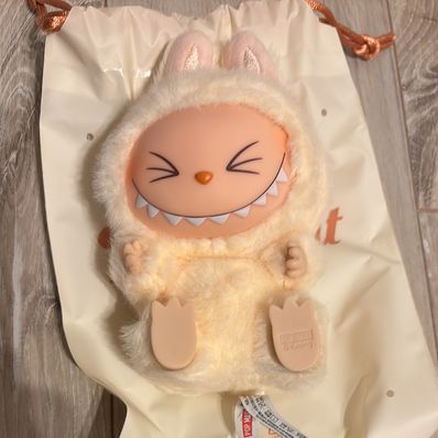 POP MART THE MONSTERS (LABUBU) Have a Seat Plush Series SISI