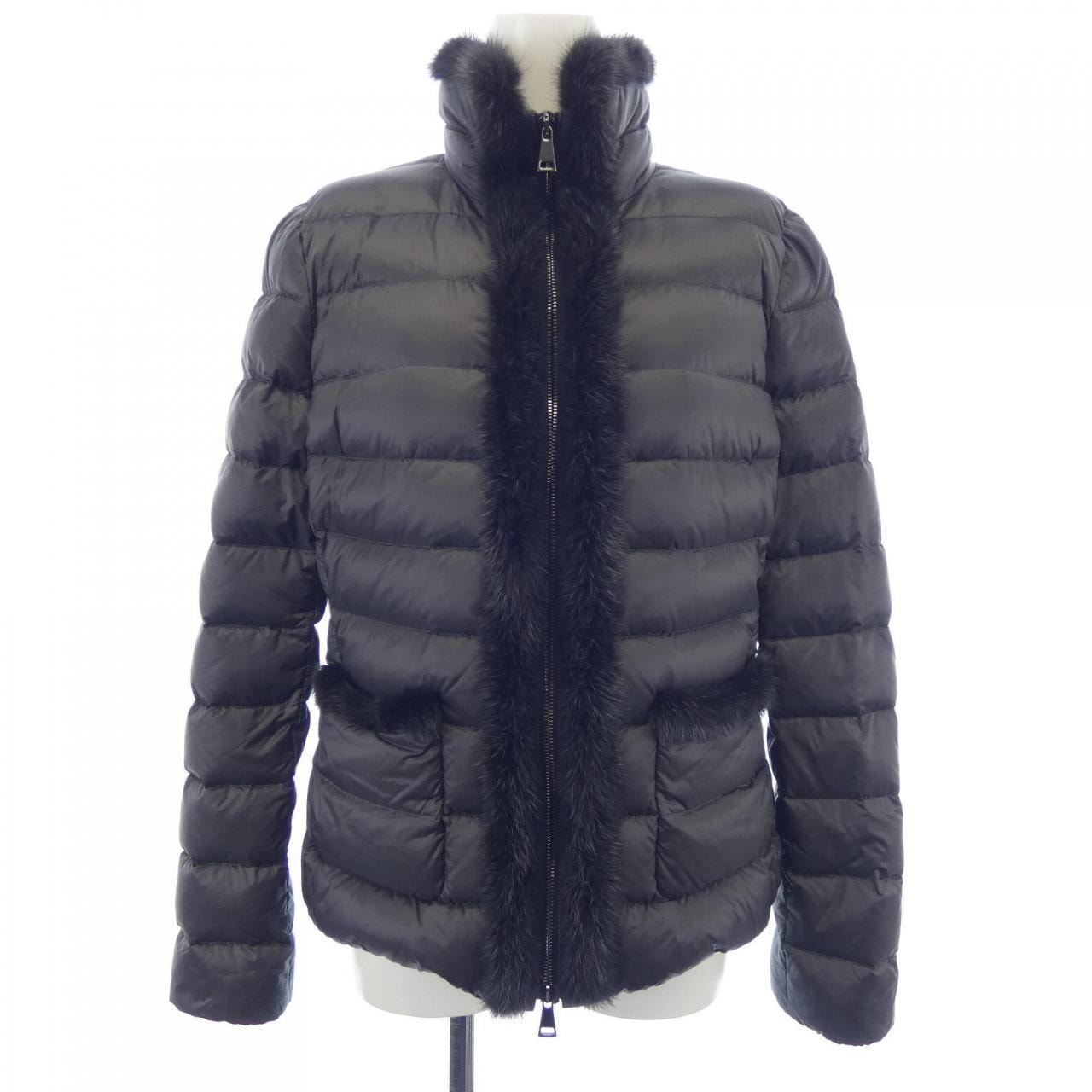 モンクレール MONCLER ダウンジャケット