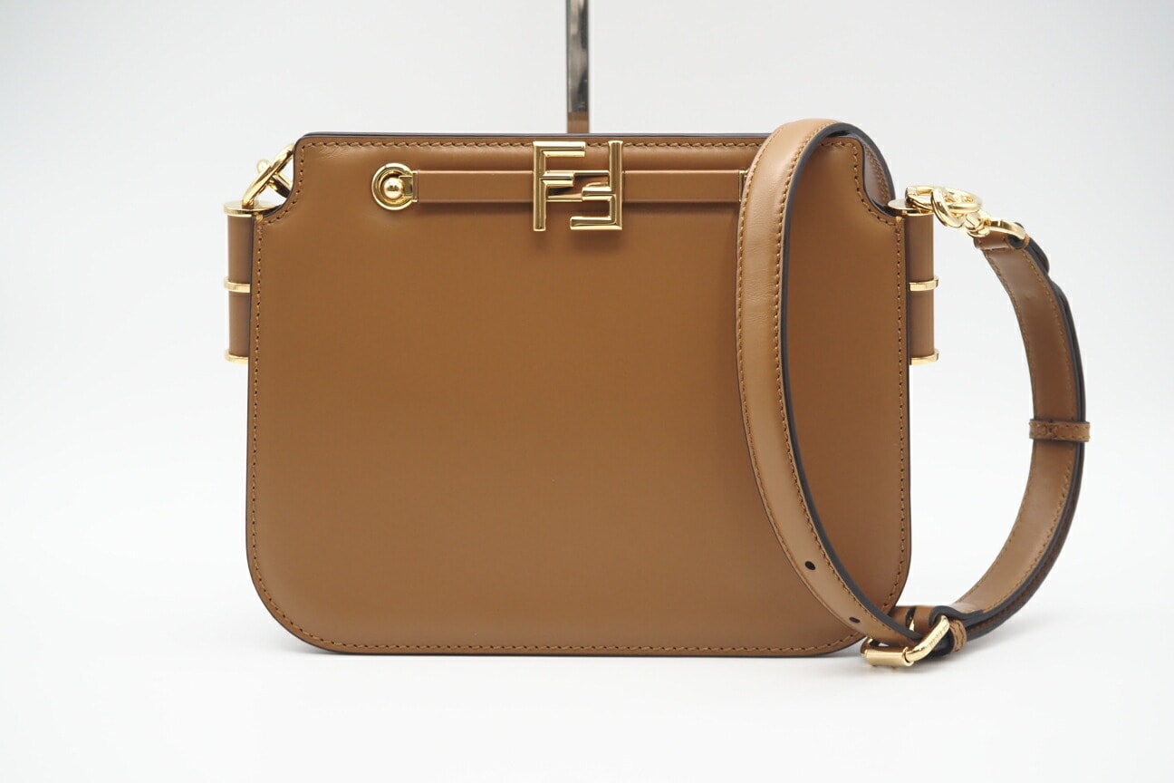 美品 FENDI フェンディ スムースレザー FFモチーフ タッチ ショルダーバッグ 8BT349 ショルダーバッグ ベージュ スムースレザー レディース