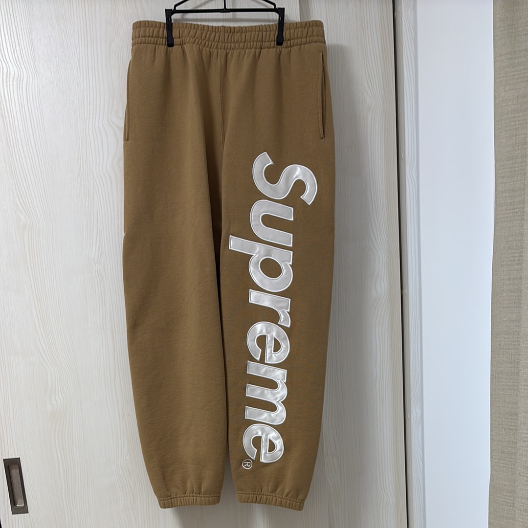 Supreme Satin Applique SweatPant "ダークタン"