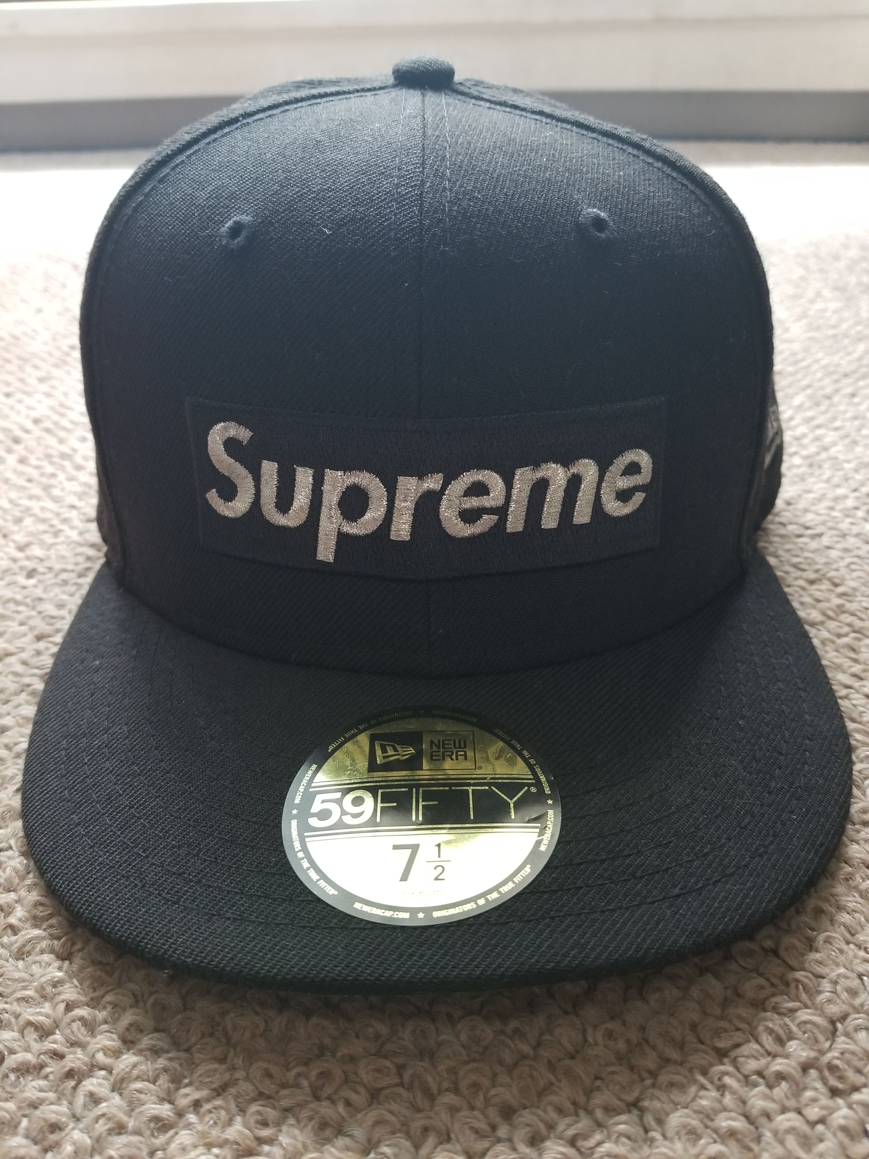 Supreme $1M Metallic Box Logo New Era® "Black"