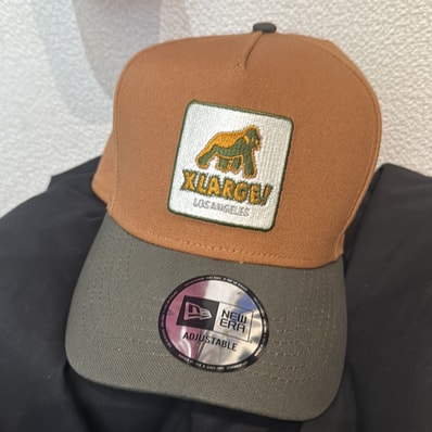 XLARGE x NEW ERA WALKING APE SNAPBACK CAP "Beige"