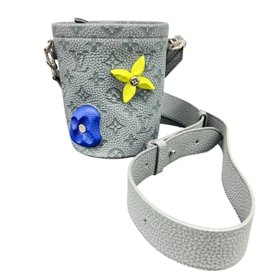 LOUIS VUITTON 展示品級 美品 ルイヴィトン トリヨンクライミング チョークポーチ M81572 ショルダーバッグ トリヨン レザー RFID確認済 グレー クロスボディ ポシェット ミニ 美品 ヴィトン LV SAランク 中古 鑑定済