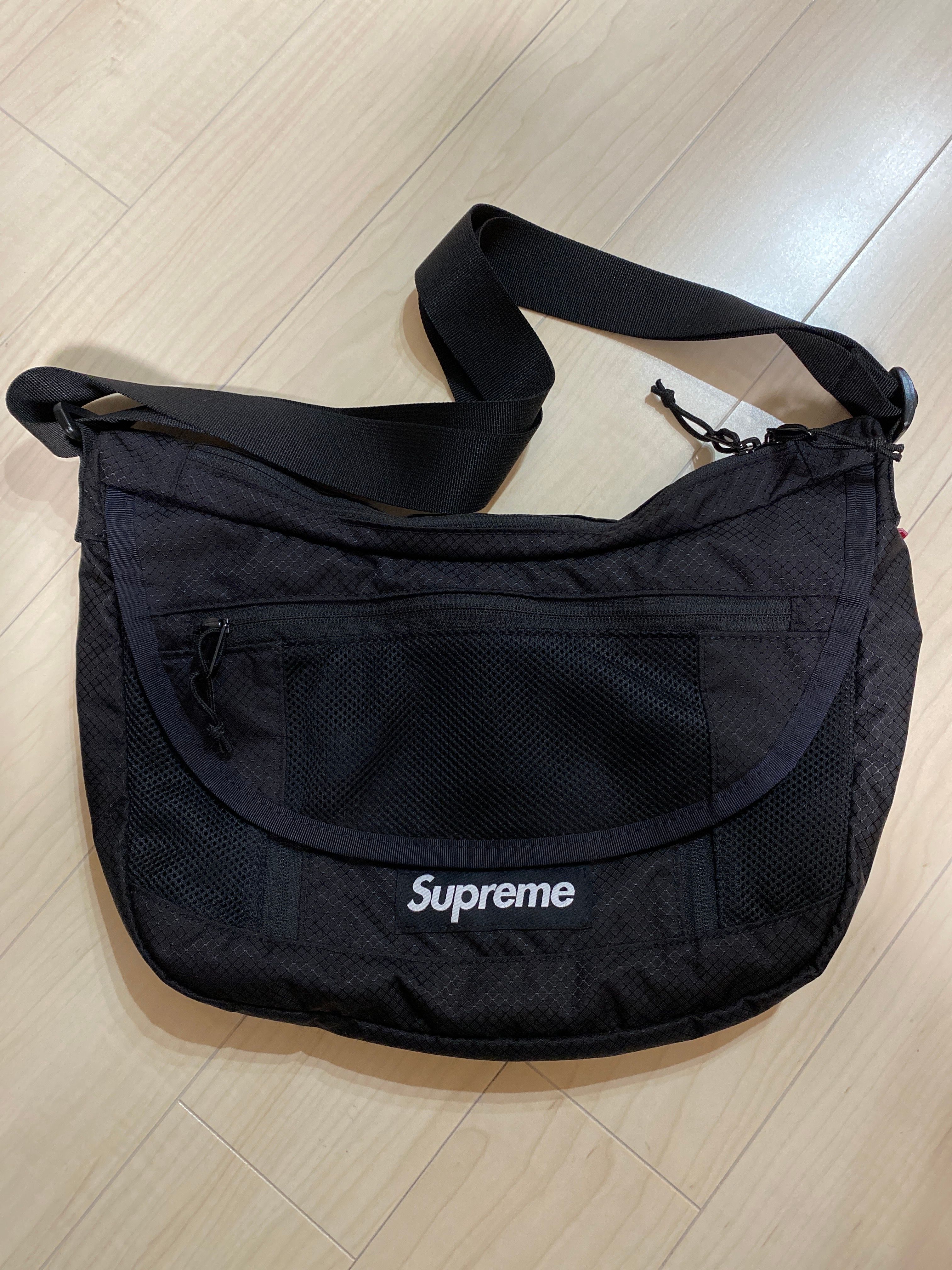 Supreme 2022ss Small Messenger Bag "Black"