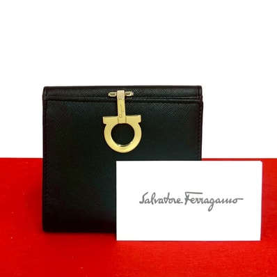 Salvatore Ferragamo サルヴァトーレフェラガモ ガンチーニ 金具 レザー 二つ折り財布 ブラック
92133