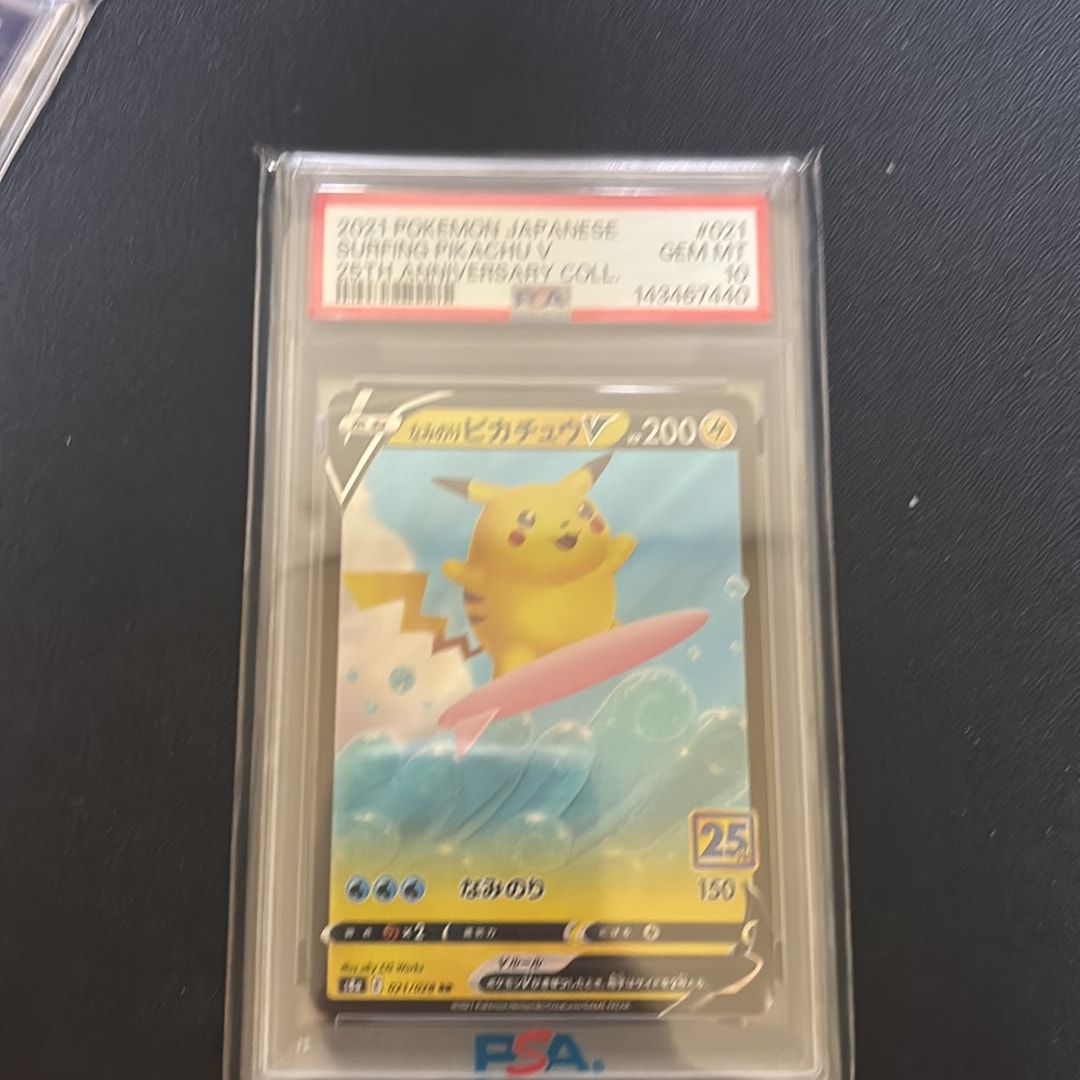 なみのりピカチュウV RR[s8a 021/028](拡張パック「25th アニバーサリーコレクション」)