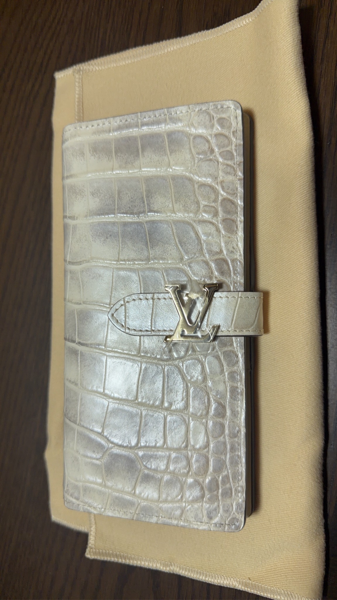 希少!LV サハラ ワニ革 ヴェルティカル ウォレット
