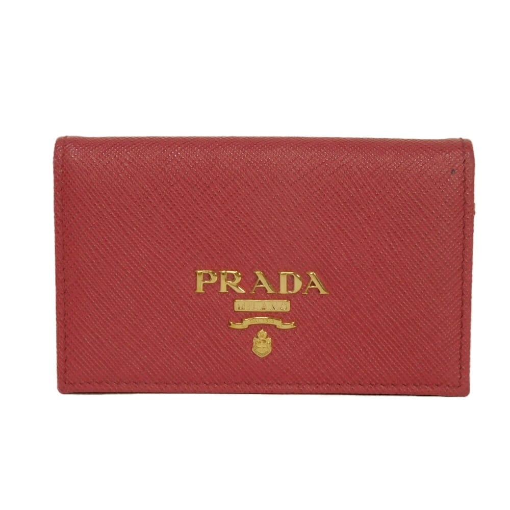 PRADA プラダ サフィアーノ カードホルダー レッド スナップボタン コンパートメント パスケース 名刺入れ 二つ折り RFID ICチップ ロゴ メタル フォーコ カードケース 1MC122 QWA F068Z