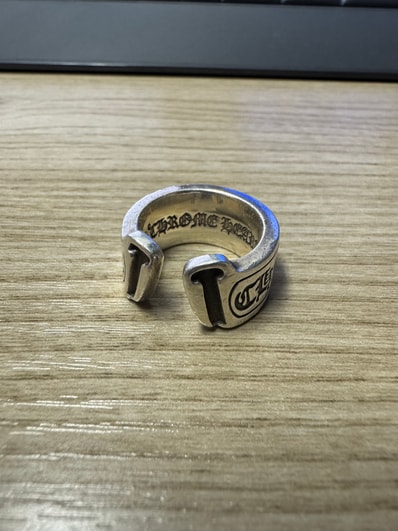 Chrome Hearts CH Scroll Label Ring / Large "Silver"