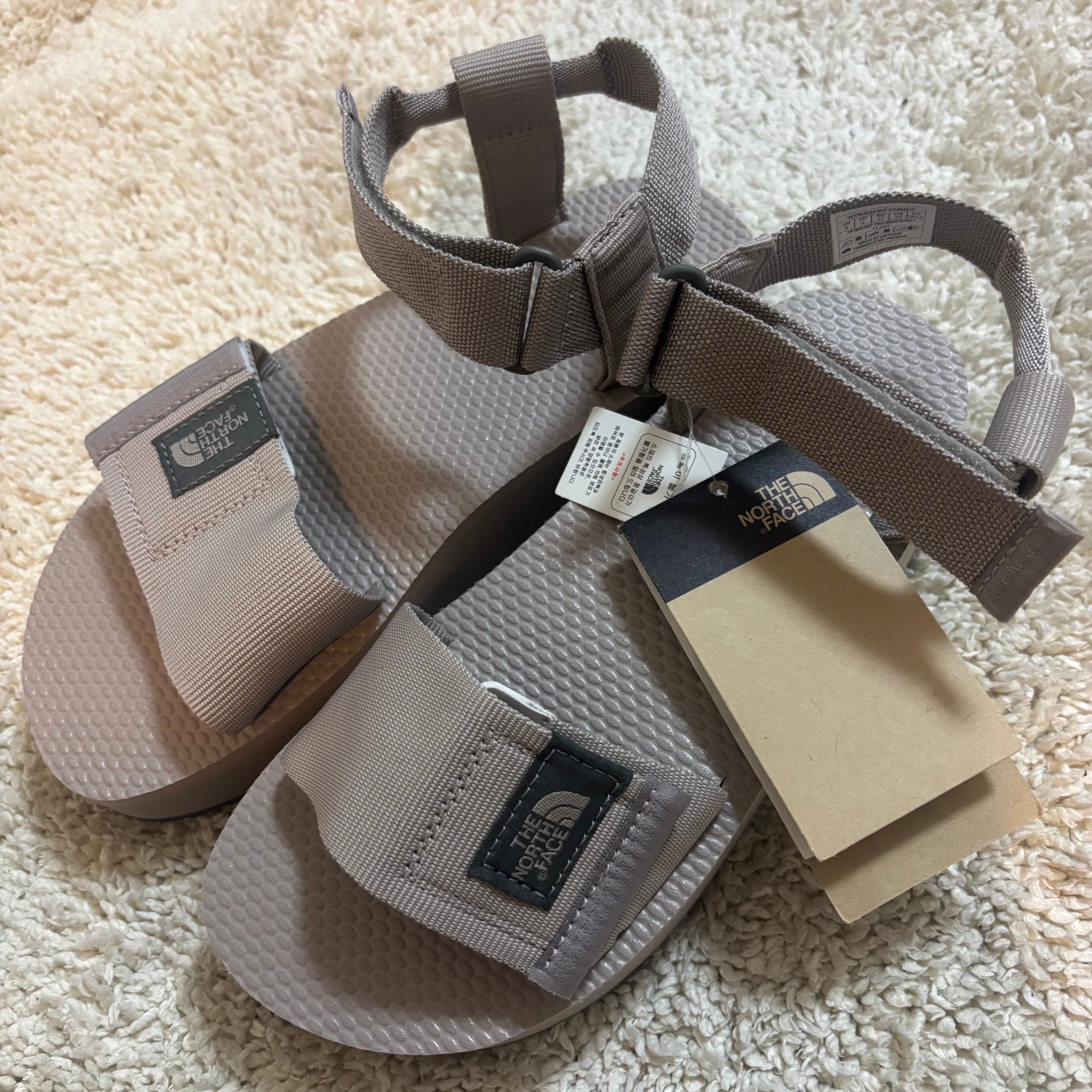 新品タグ付き THE NORTH FACE ノースフェイス W Skeena Sandal Platform グレー 23cm