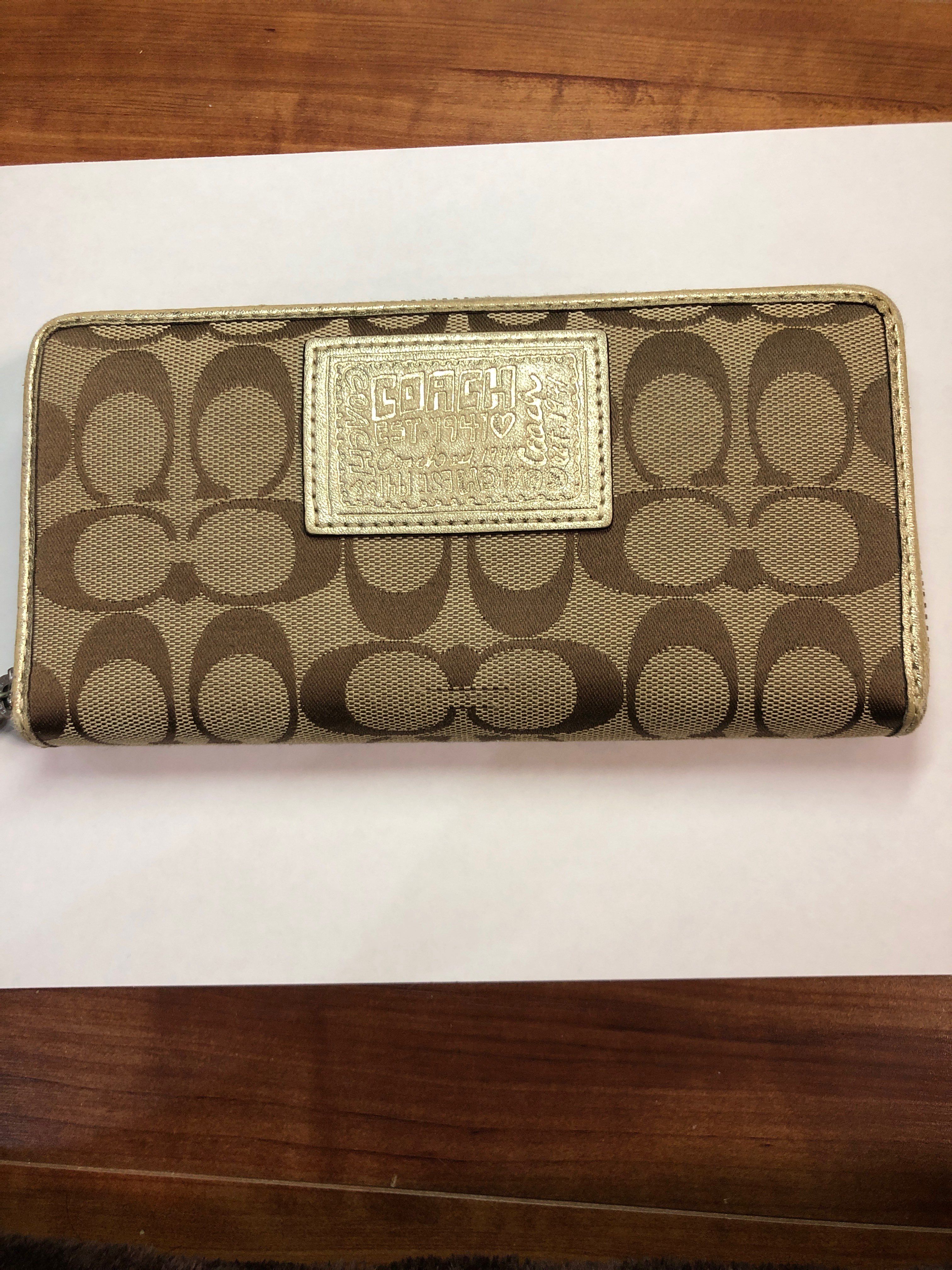 COACH  ラウンドファスナー長財布