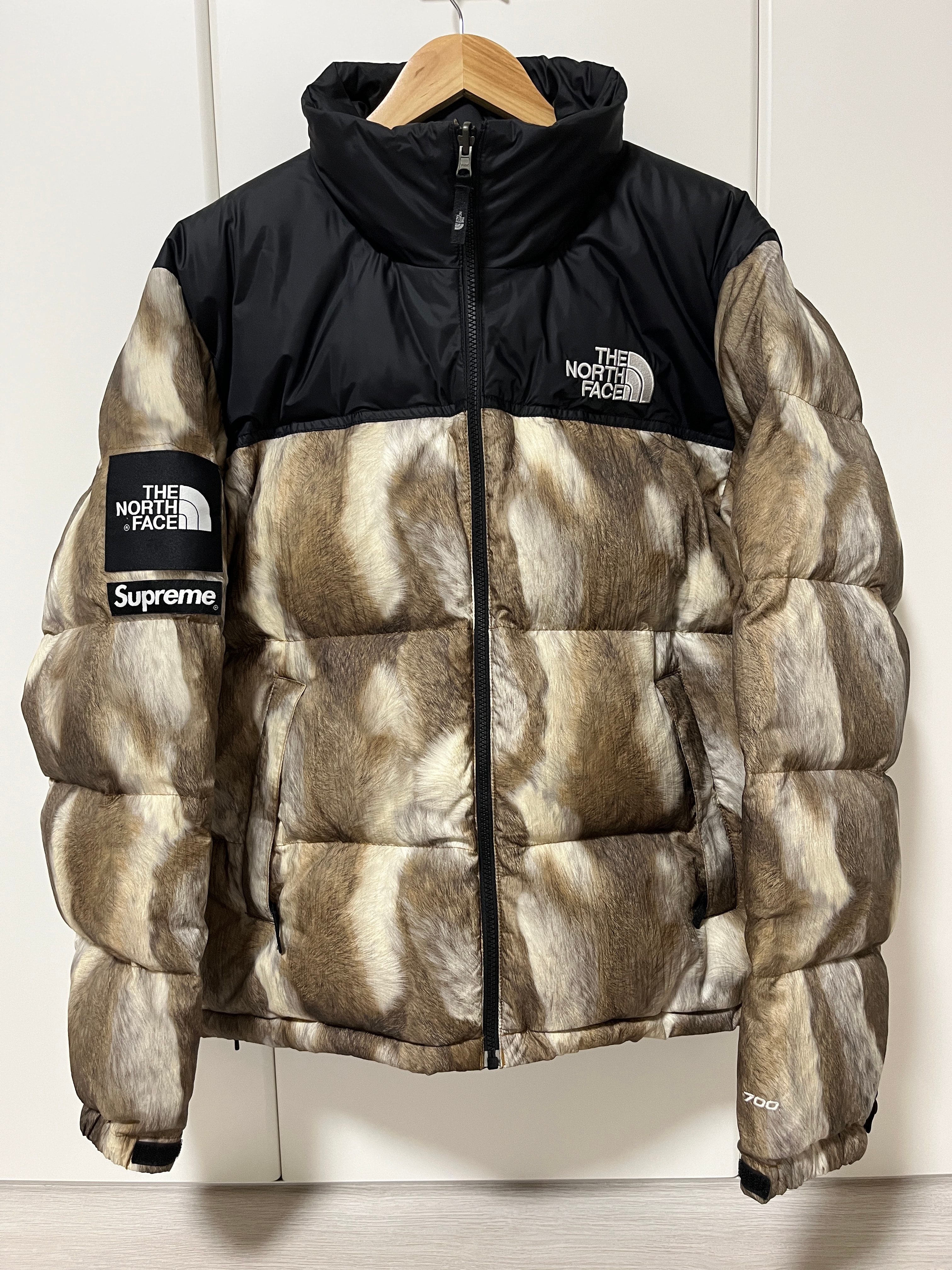 シュプリーム ザノースフェイス ファー プリント ヌプシ ジャケット "ブラウン"