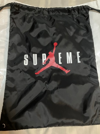 Supreme x Jordan Drawstring Bag "Black"