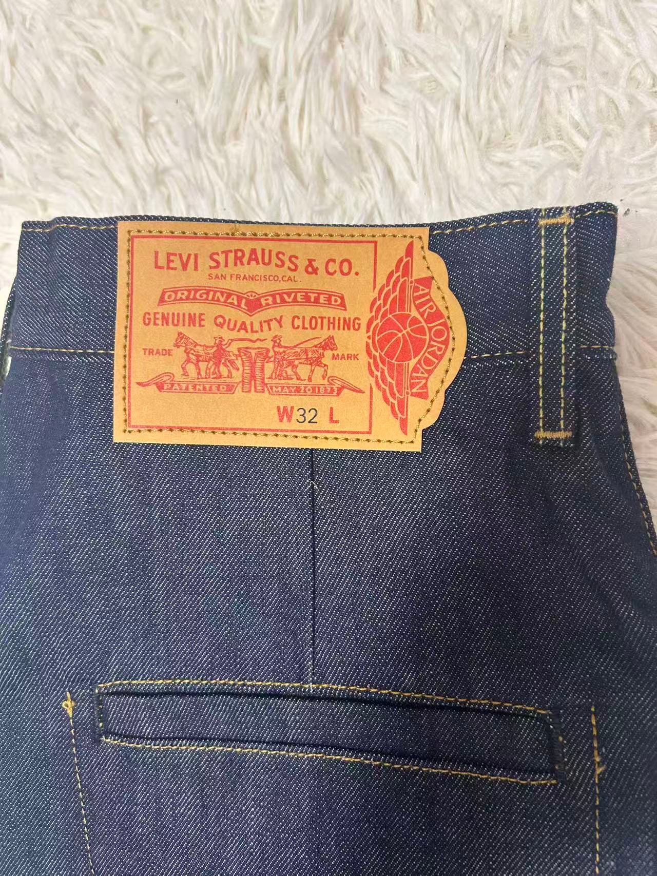 Nike Jordan x Levi's Baggy Denim Shorts "Rinsed Indigo"