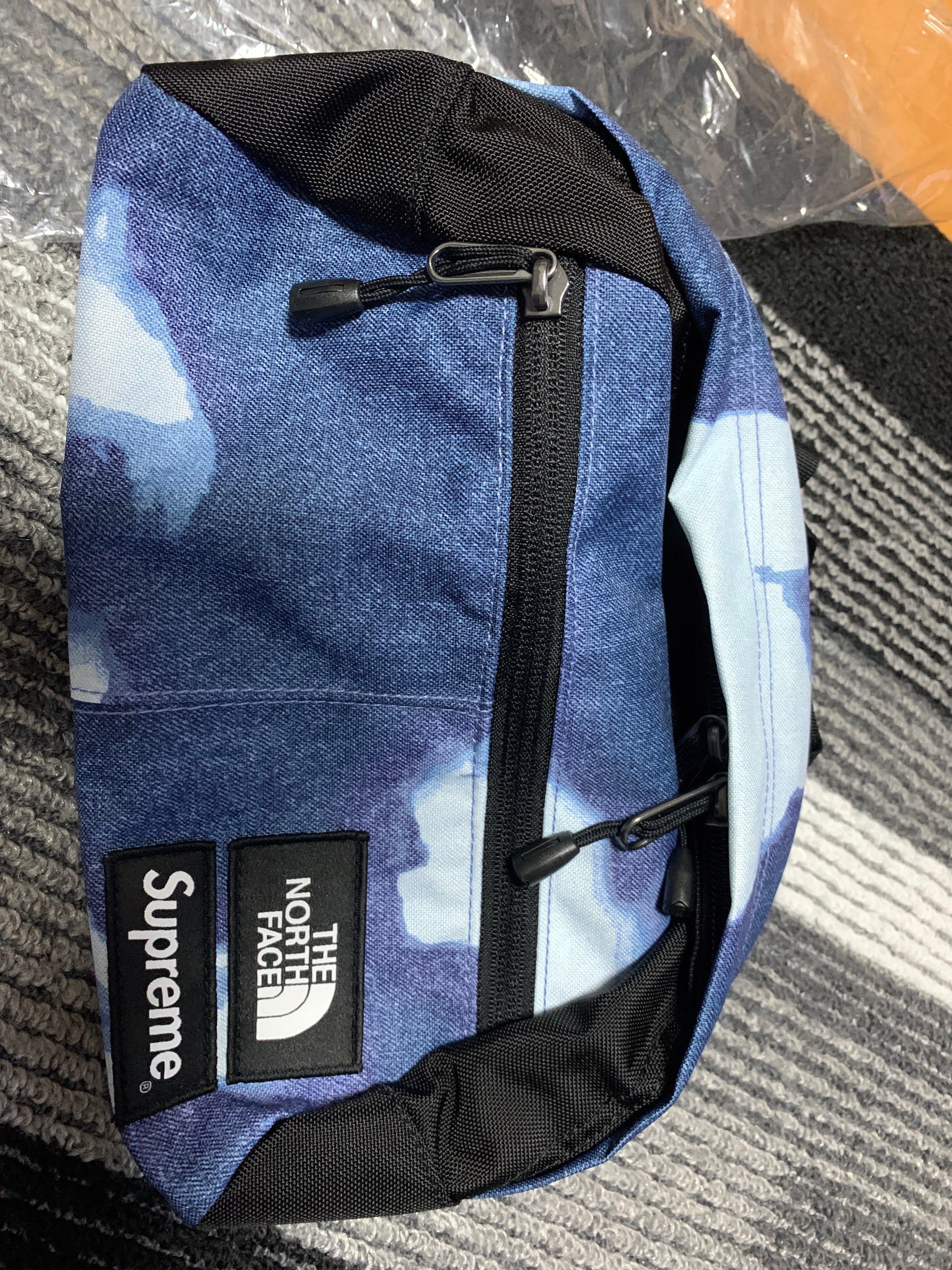 Supreme x The North Face Bleached Denim Print Roo II "Indigo"