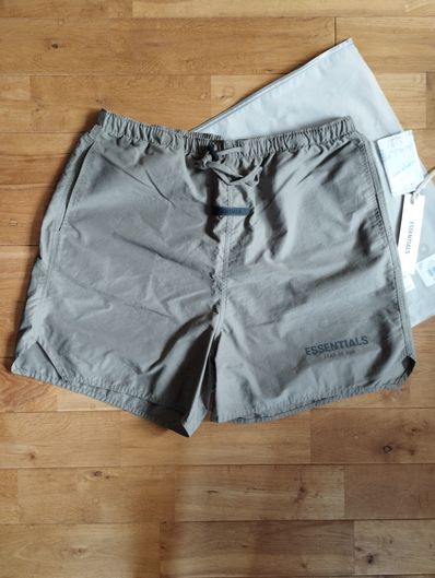 FEAR OF GOD ESSENTIALS VOLLEY SHORT "Harvest"