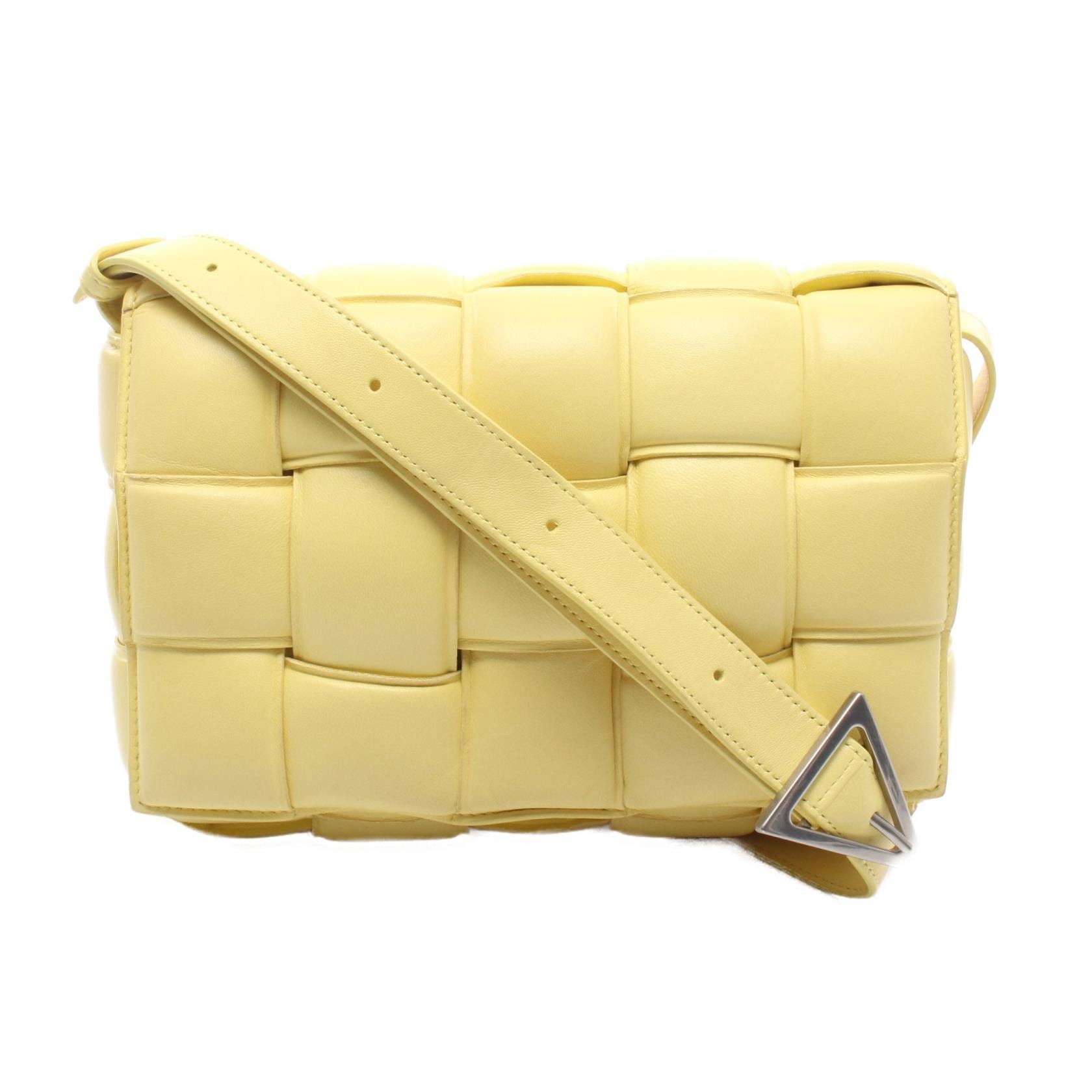 ボッテガヴェネタ BOTTEGA VENETA パデッド カセット ショルダーバッグ バッグ レザー レディース イエロー系 【中古】
