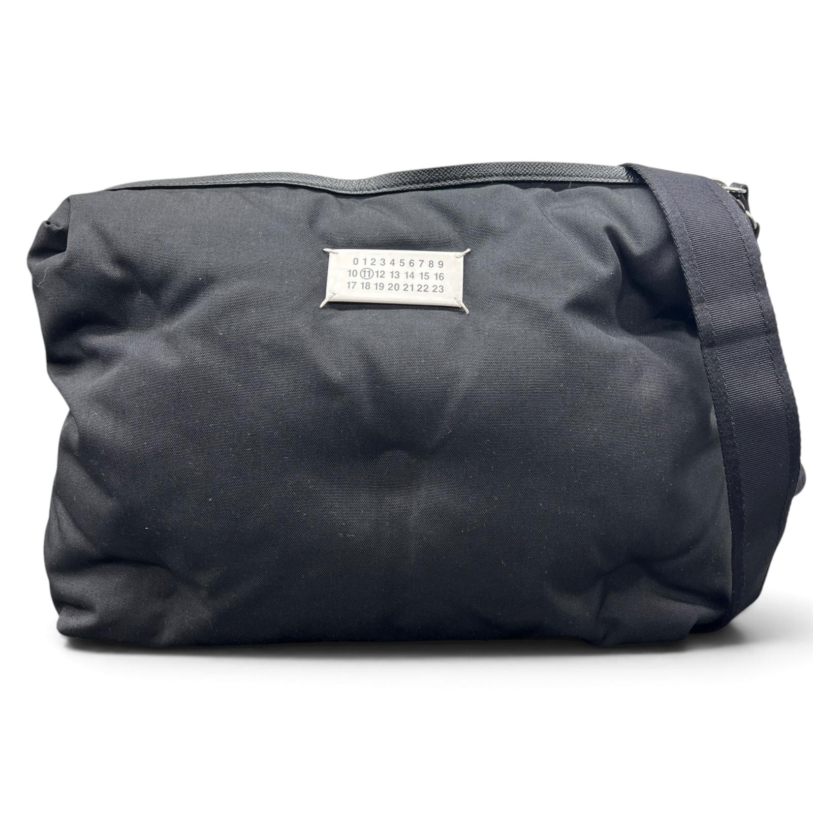 Maison Margiela 美品 メゾンマルジェラ グラムスラム スポーツ コンピューターバッグ ショルダーバッグ SB2WG0009 2023年 キャンバス レザー ブラック メッセンジャー PCケース マルタン ABランク 鑑定済 マルジェラバッグ