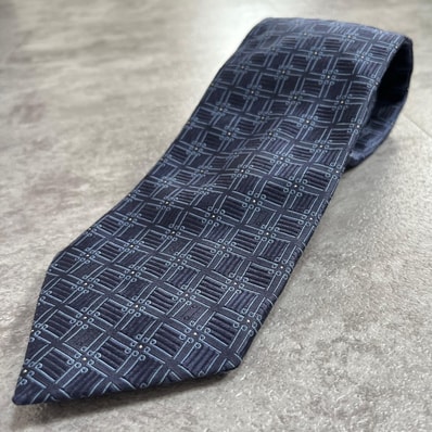 【Dunhill】ダンヒル dロゴ モノグラム ネクタイ 幾何学模様 格子柄 スクエア 線模様 連続パターン 総柄 織り模様 ネイビー ブルー メンズ
