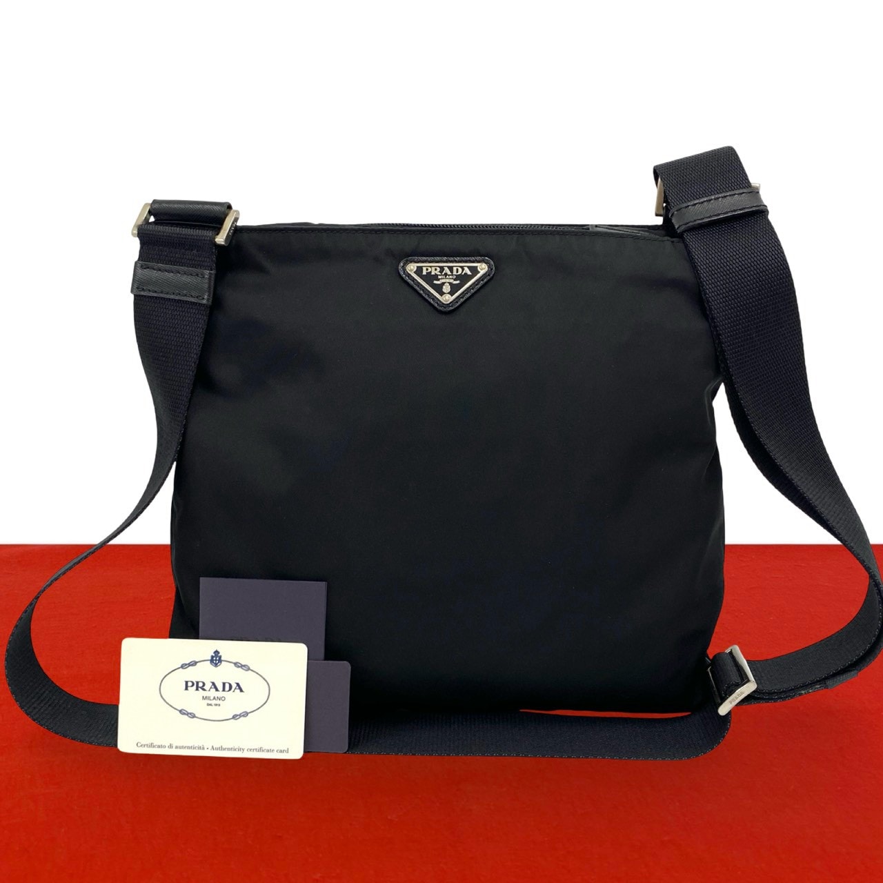 PRADA プラダ 三角 ロゴ 金具 ナイロン レザー ショルダーバッグ ブラック
68536