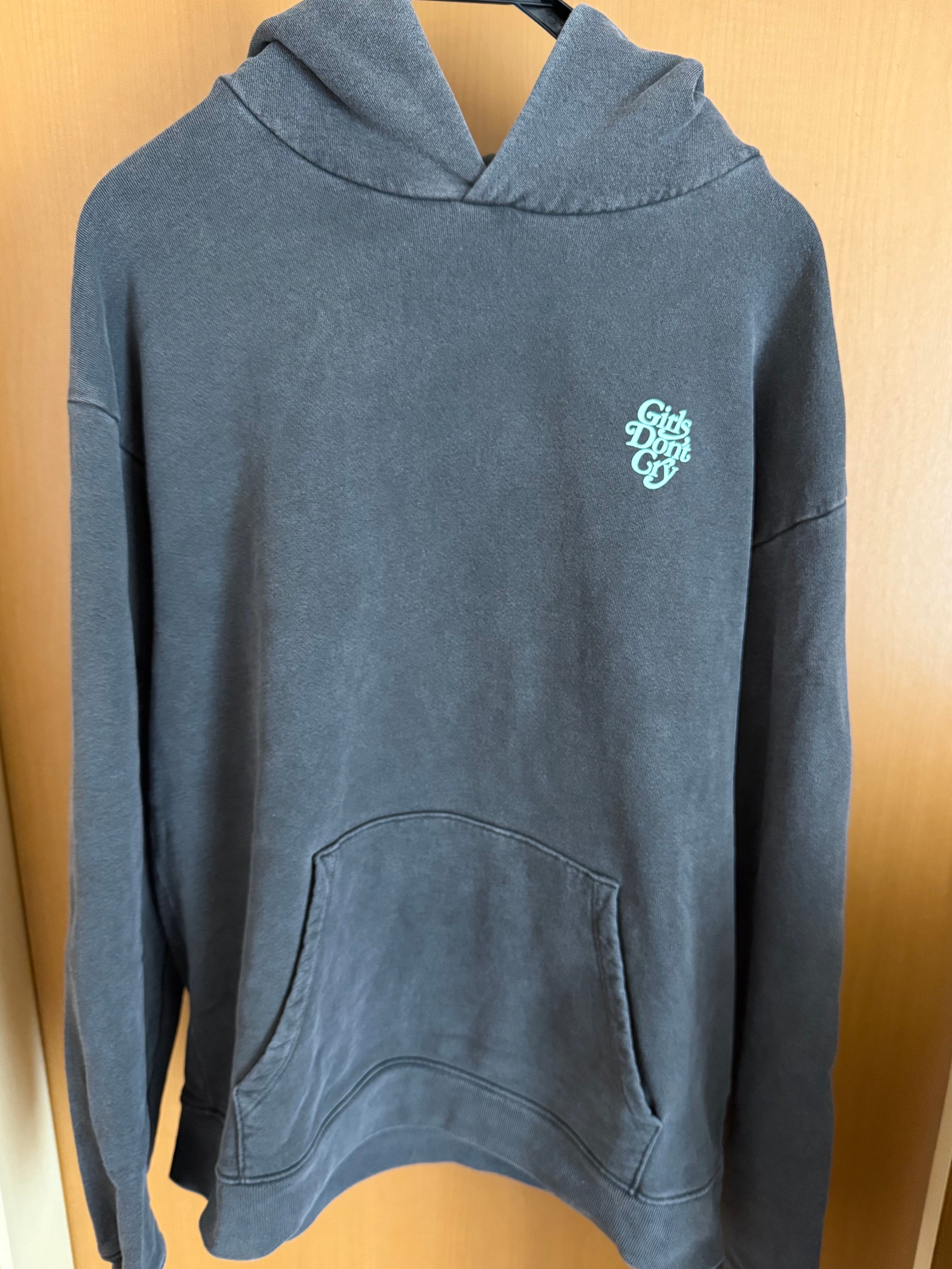 ガールズドントクライ x ヴェルディ ロゴ フーディー "ヴィンテージブラック/ライトグリーン"