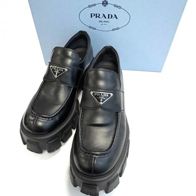【現行品/美品】PRADA モノリス ブラッシュドレザーローファー ブラック #38.5 25.5 cm相当 ラバーソール イタリア製 鑑定済み 正規品 プラダ