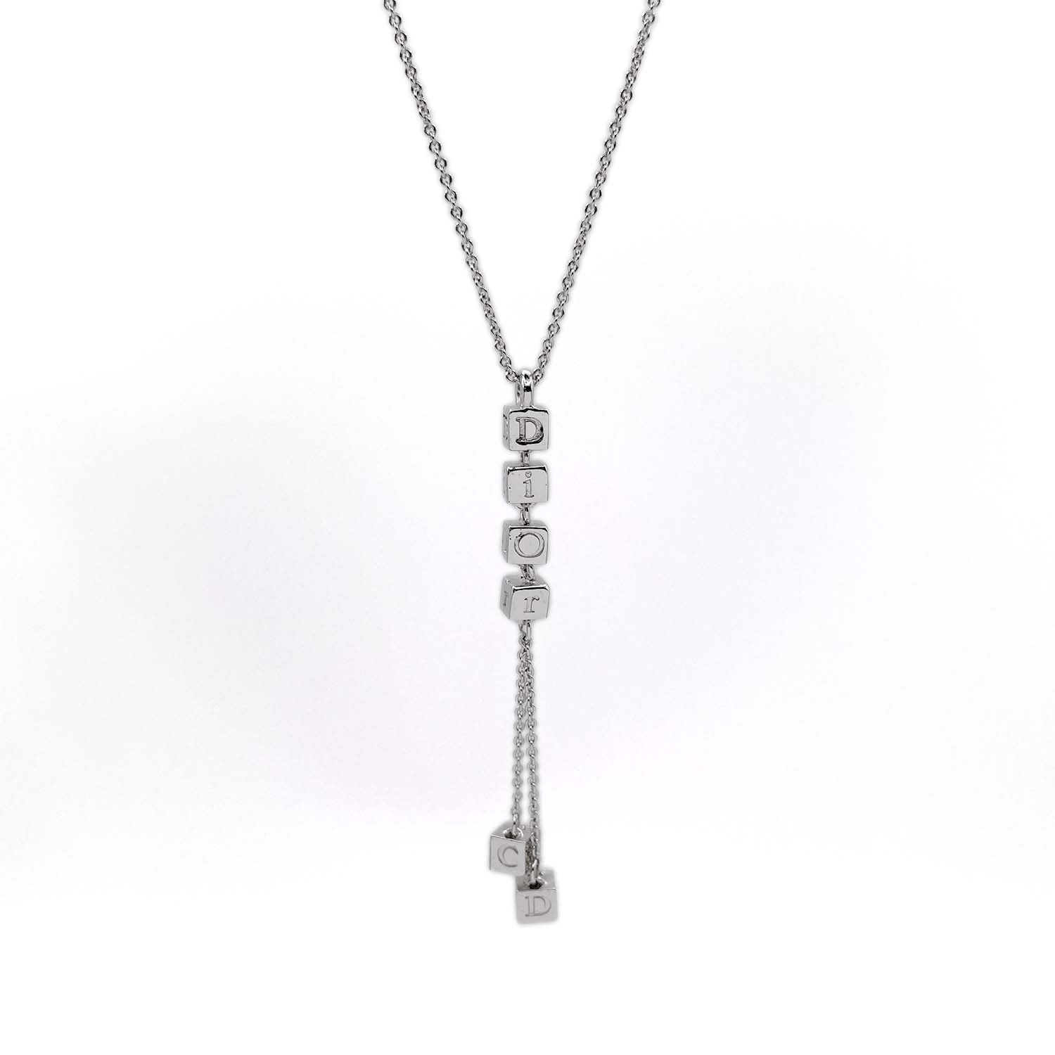 Dior ディオール サイコロ ラリアット ネックレス
ダイス キューブ ペンダント メタル ラインストーン シルバー レディース
【中古】