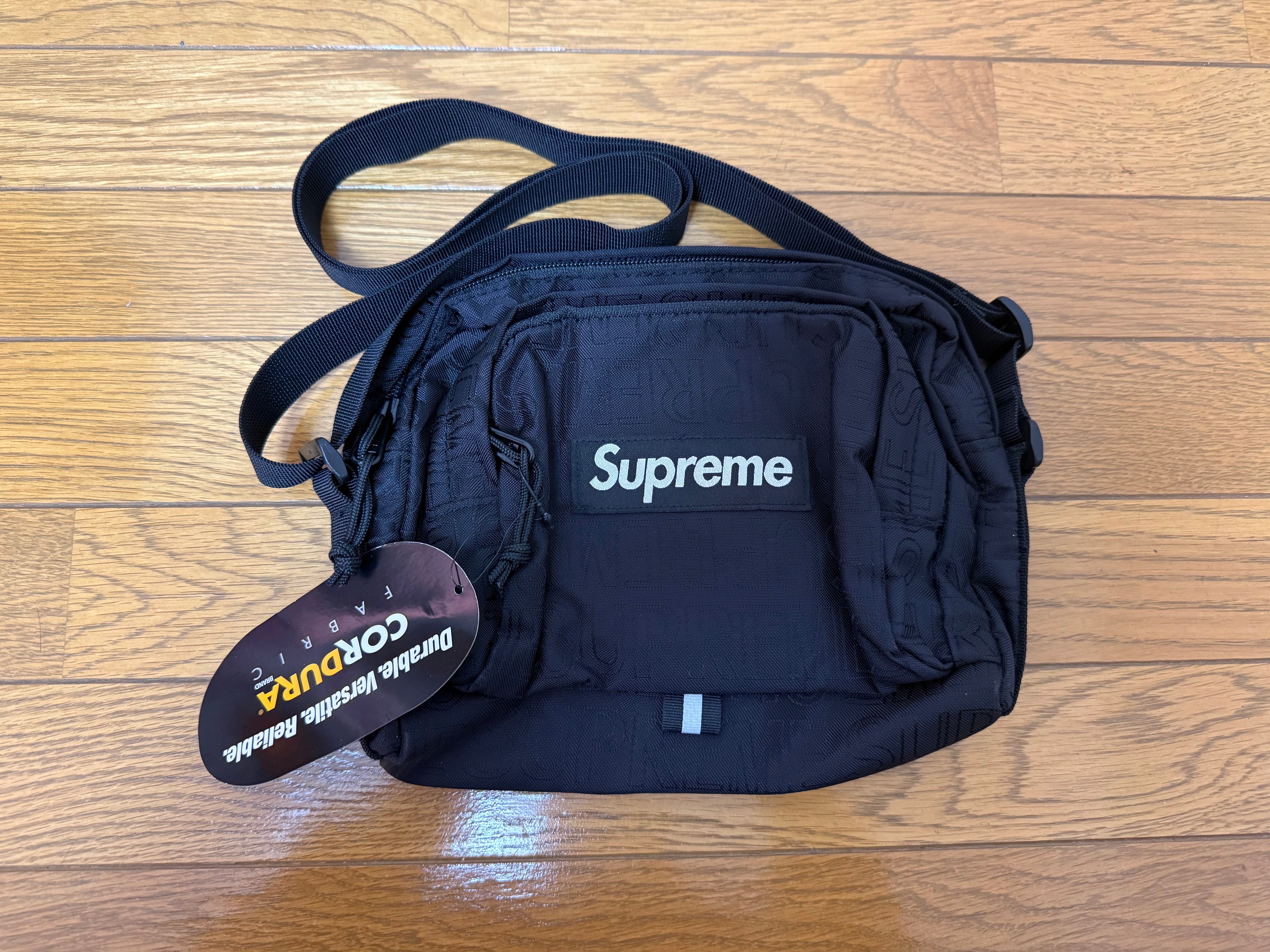 Supreme Puffer Pouch 